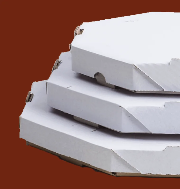 Caixas de pizza empilhadas produzidas pela Ebenezer Embalagens